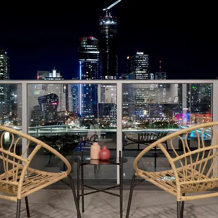 Stylish 2br With Water Views In South *