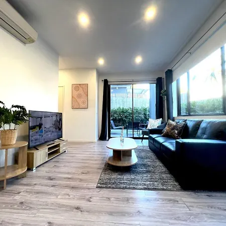 Cannon Hill 2br Retreat With Patio & Parking Apartment Brisbane