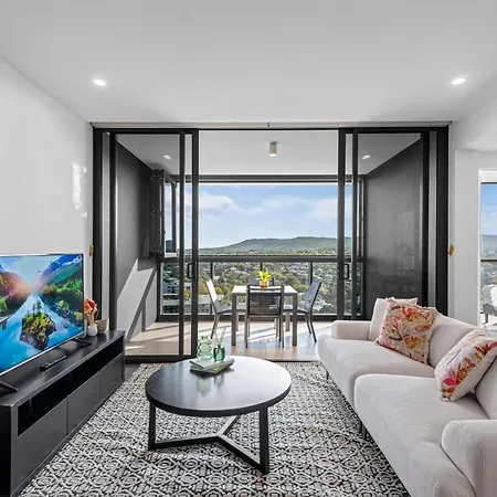 Spacious 3br Near Stadium W Views, Pool And Car Park