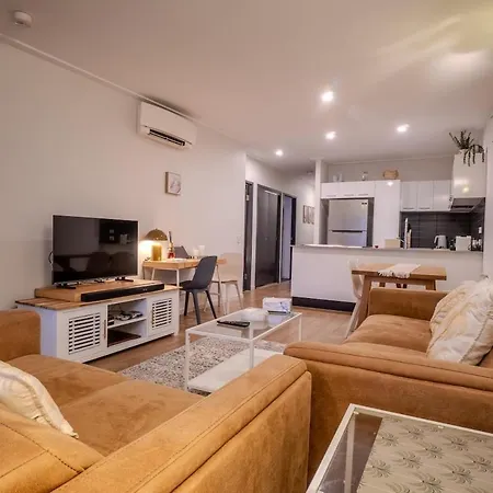 Apartment Sleeps 8 Near Uq 10 Mins Cbd Dual Living *