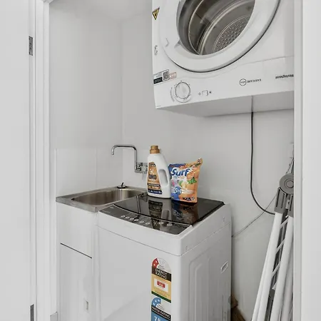 Portside Luxe Retreat 2br Free Parking & Pool Brisbane