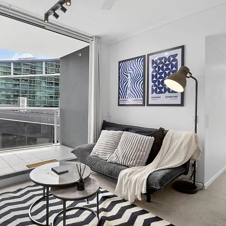 Apartment Portside Luxe Retreat 2br Free Parking & Pool Brisbane