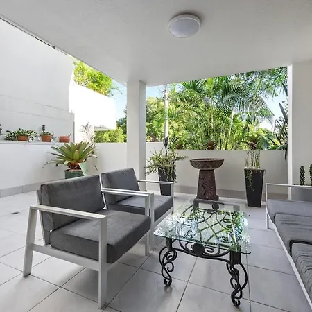 Spacious Comfortable Unit With Free Parking & Pool Apartment