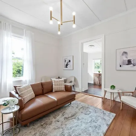 Art Deco With Modern Twist 1bed-1bath-1car-new Farm *