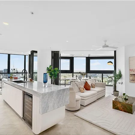 Apartment 3 Bedroom Luxury In The Sky Brisbane
