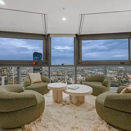 Apartment Cloud Nine | Designer Views On Level 61 *