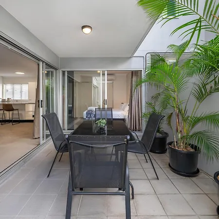 Huge Courtyard With Free Parking - Walk To Hsw, St And Valley Mall Apartment *