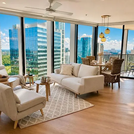 Apartment Luxury Riverside Retreat, Infinity Pool, Free Parking