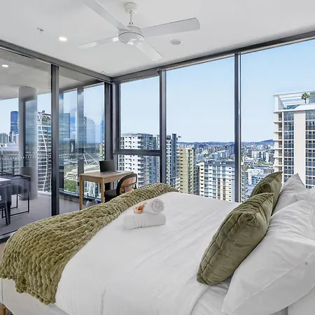 Apartment 31f Premium 3br Skyline River Views One