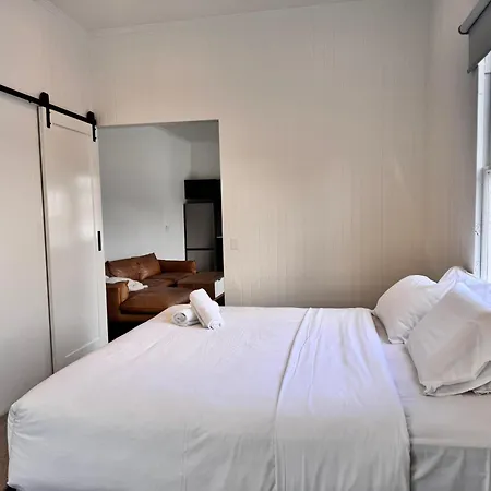 Spacious Queenslander Charm - Heart Of New Farm Apartment *