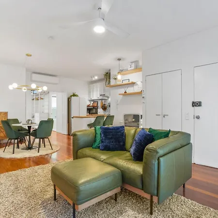 Peaceful 1-bed Near Brisbane's Heart Brisbane