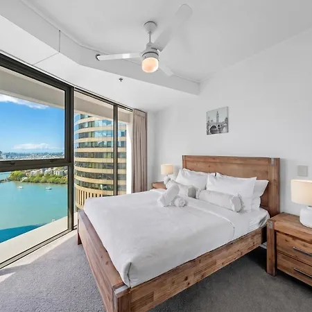 Apartment With Stunning River Views Up To 6 Guests And 2 Parking *