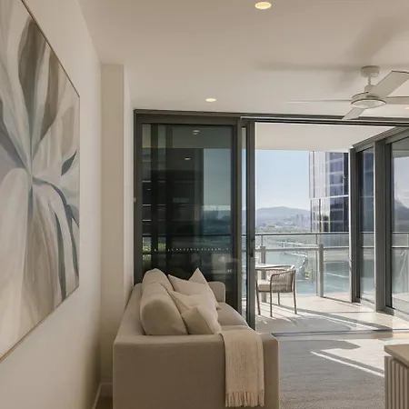 Bright & Calm Haven Lv 17 - W/ Sky & Balcony Views - Apartment *