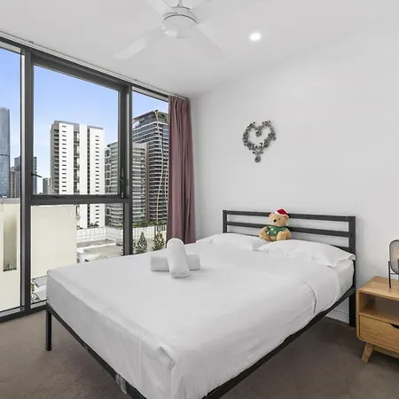 Big And Modern 3br Southbank