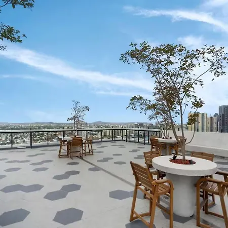 Luxury High-floor 1br Retreat With Balcony Brisbane