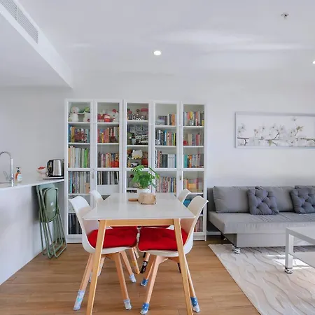 Windward - Inner-city Skyline With Pool Access * Brisbane