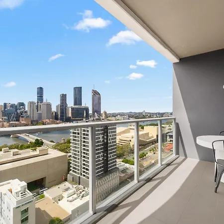 Apartment Fab! Skyline Cbd Views Over South Bank Brisbane
