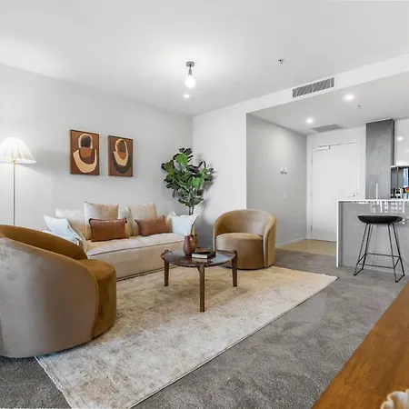 Apartment Luxury Sky-high Cbd With Pool, Gym, Parking *
