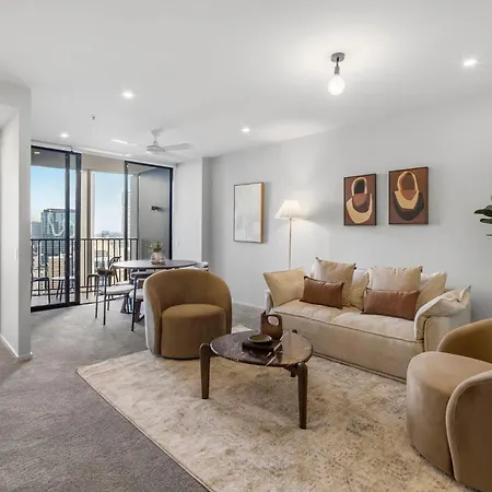 Luxury Sky-high Cbd With Pool, Gym, Parking *