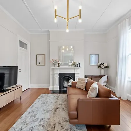 Art Deco With Modern Twist 1bed-1bath-1car-new Farm *