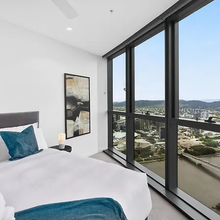 3 Bedroom Luxury In The Sky Apartment Brisbane