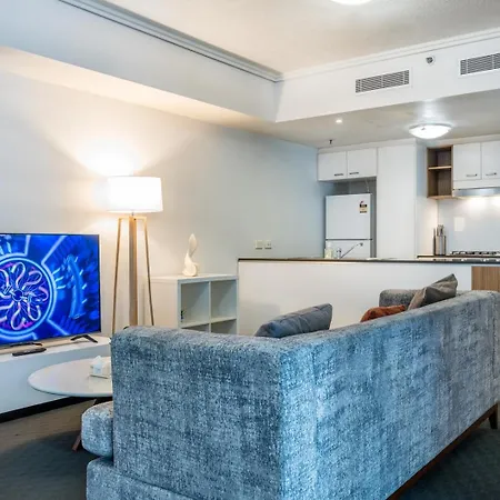 Apartment Modern 2br In Cbd | Pool | Gym | Parking *