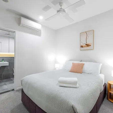 The Park Life A West End 2 Bed Retreat