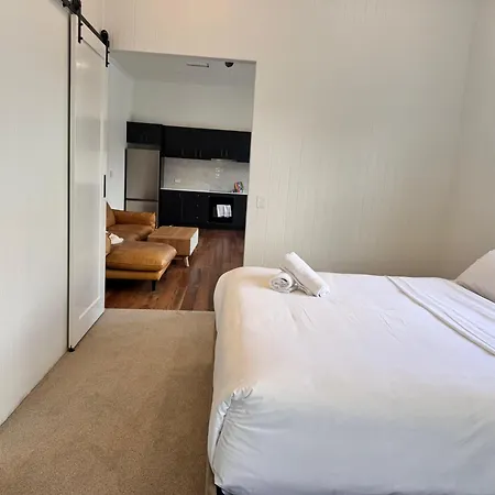 Spacious Queenslander Charm - Heart Of New Farm