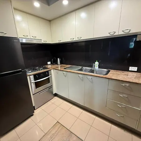 Cozy 2br In Brisbane