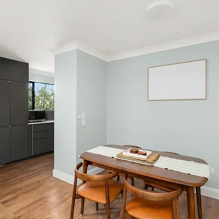 Spacious 2br Stay, Parking Pool & Balcony Apartment Brisbane
