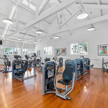 Penthouse Sleep 6 - Cbd Views - Pools - Games - Baby Apartment Brisbane