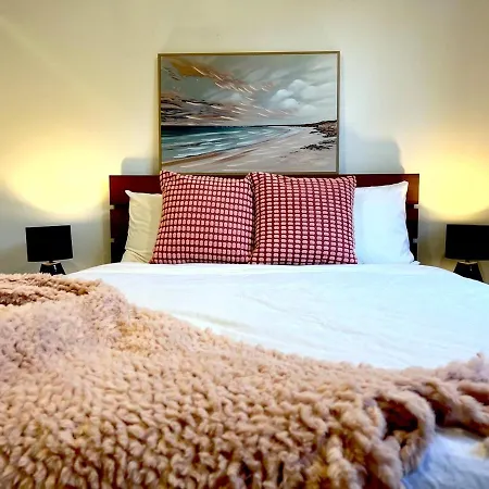 Cannon Hill 2br Retreat With Patio & Parking *