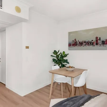 Modern Cbd W/ Balcony Views | Pool & Gym *