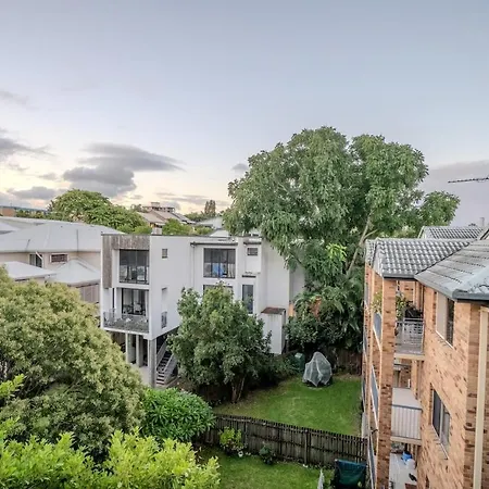 Apartment Sleeps 8 Near Uq 10 Mins Cbd Dual Living