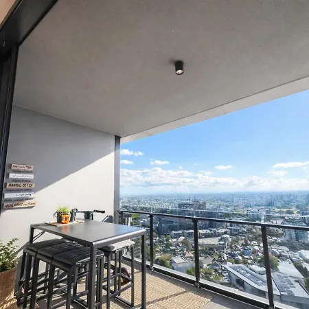 Designer 2 Bedroom In South Apartment