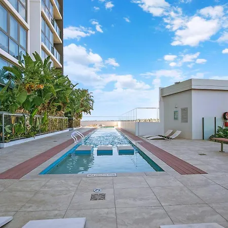 Windward - Inner-city Skyline With Pool Access *