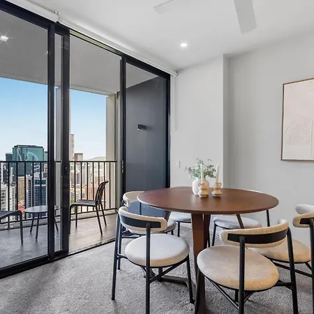 Apartment Luxury Sky-high Cbd With Pool, Gym, Parking *