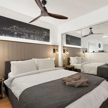 Apartment Hideaway - Pool Gym Bbq Tennis Court *