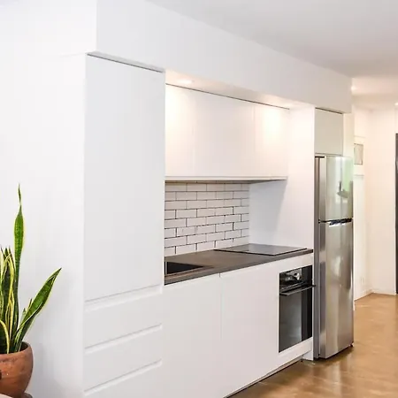 Apartment Quiet New Farm Retreat With Pool & Free Parking