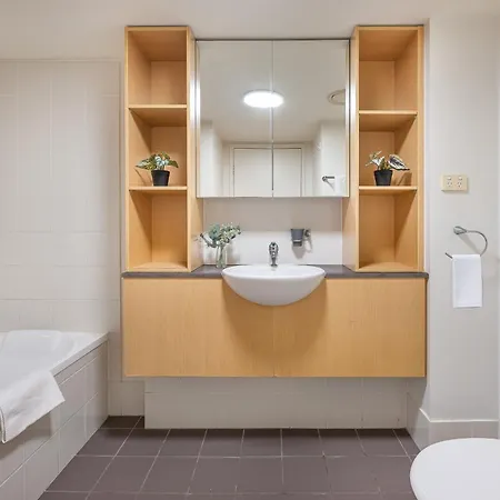 Huge Courtyard With Free Parking - Walk To Hsw, St And Valley Mall *