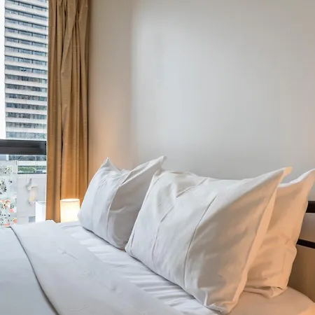 Modern 2br In Cbd | Pool | Gym | Parking *