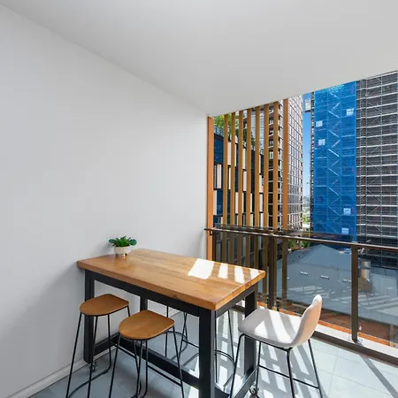 The Park Life A West End 2 Bed Retreat *