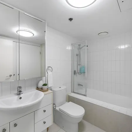 Bridge Views - Sleeps 8 - Cbd - Pool, Gym & Parking