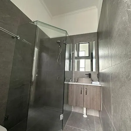 Queenslander Hideaway - Heart Of New Farm Apartment