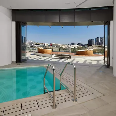 Apartment One Sky - Sleep 6 - Pools Cinema Sauna Gym Free Parking