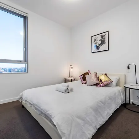 Apartment Stylish 2br With Water Views In South
