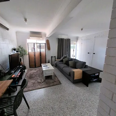 Peaceful, Pool, Lowtox, B'fast Included, Yoga Yard * Brisbane