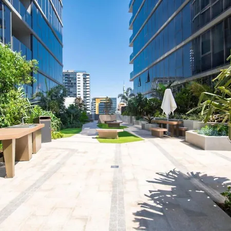 Big And Modern 3br Southbank Apartment