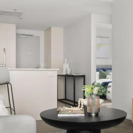 Midtown Apartment *