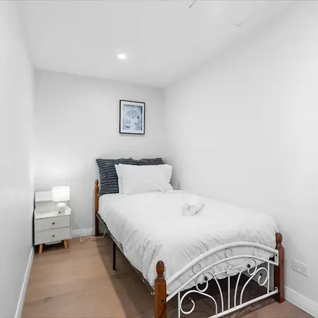 Luxury High-floor 1br Retreat With Balcony Apartment